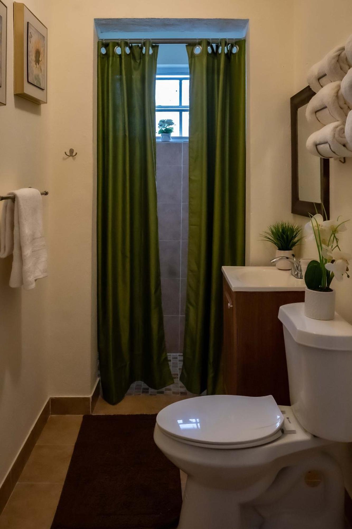 A Taste Of Paradise - Vacation Rentals Close To Us Embassy & Restaurants Nassau Exteriér fotografie