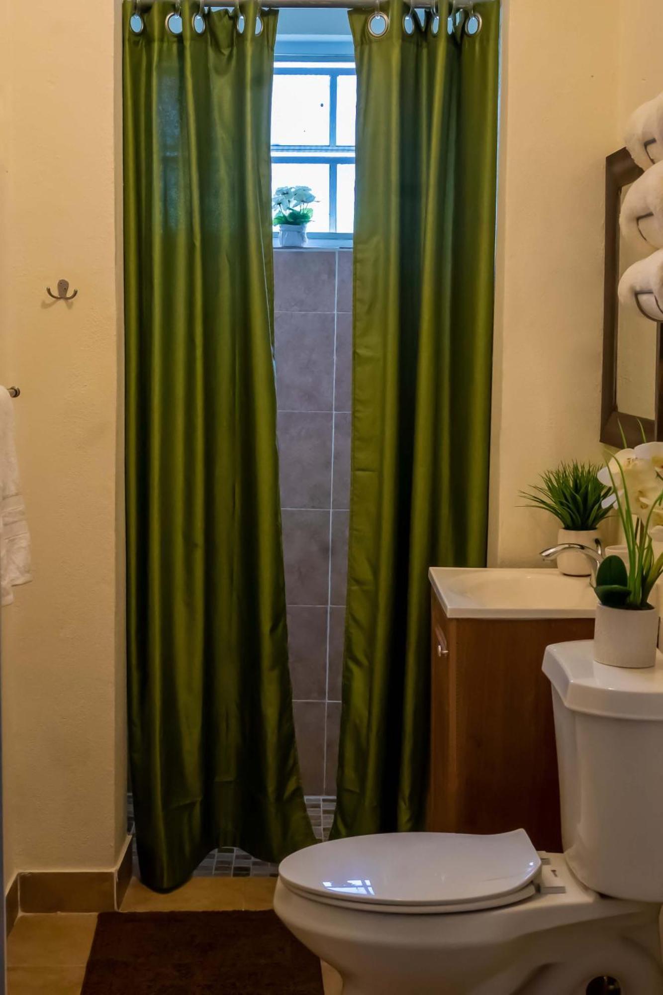 A Taste Of Paradise - Vacation Rentals Close To Us Embassy & Restaurants Nassau Exteriér fotografie